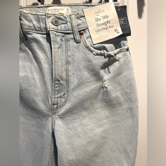 Abercrombie Curve Love Ultra High Rise 90s Straight Jean - Picture 9 of 12